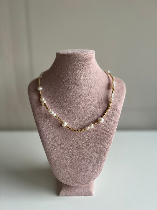 Pearl choker