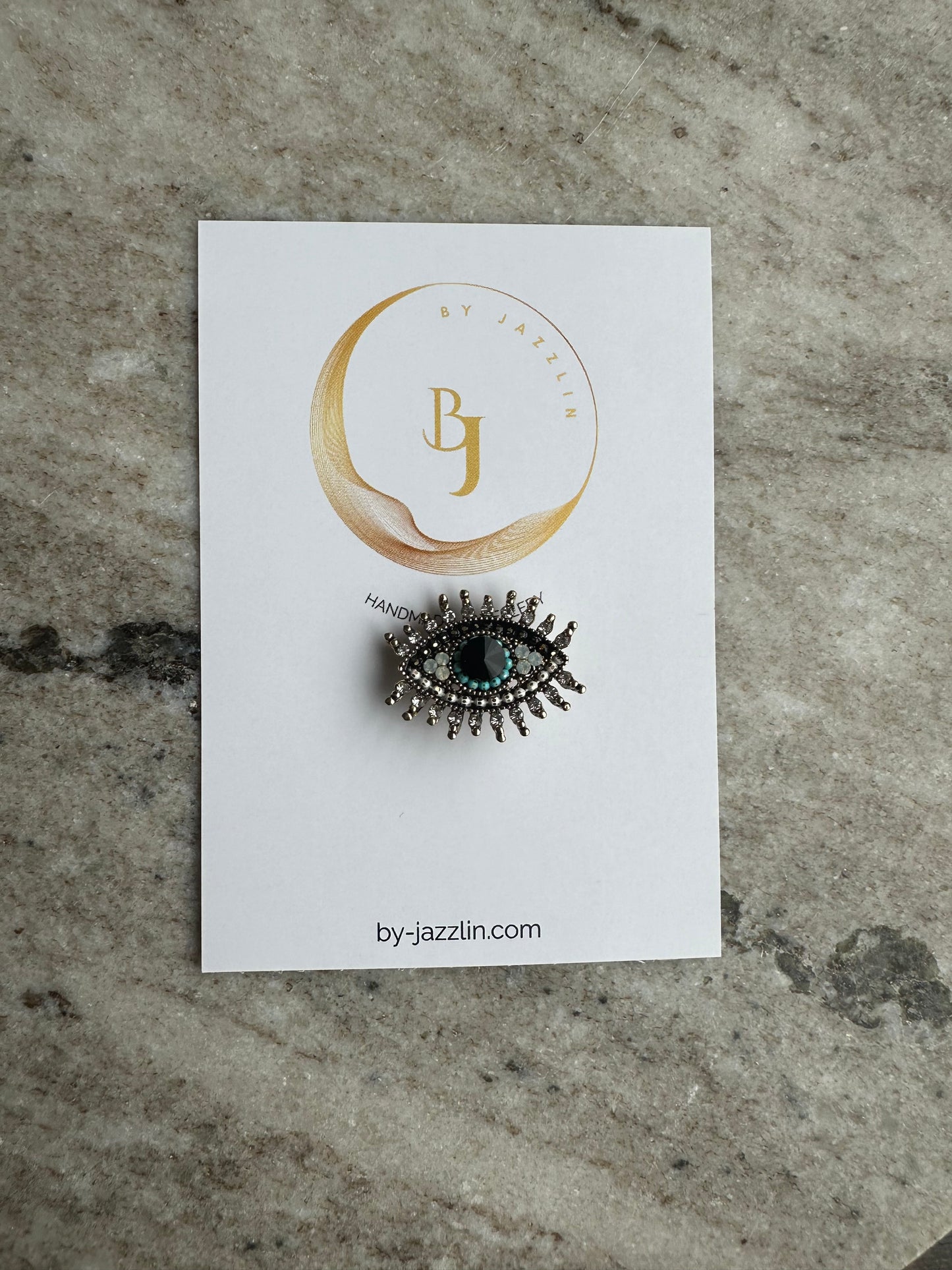 Eye broche